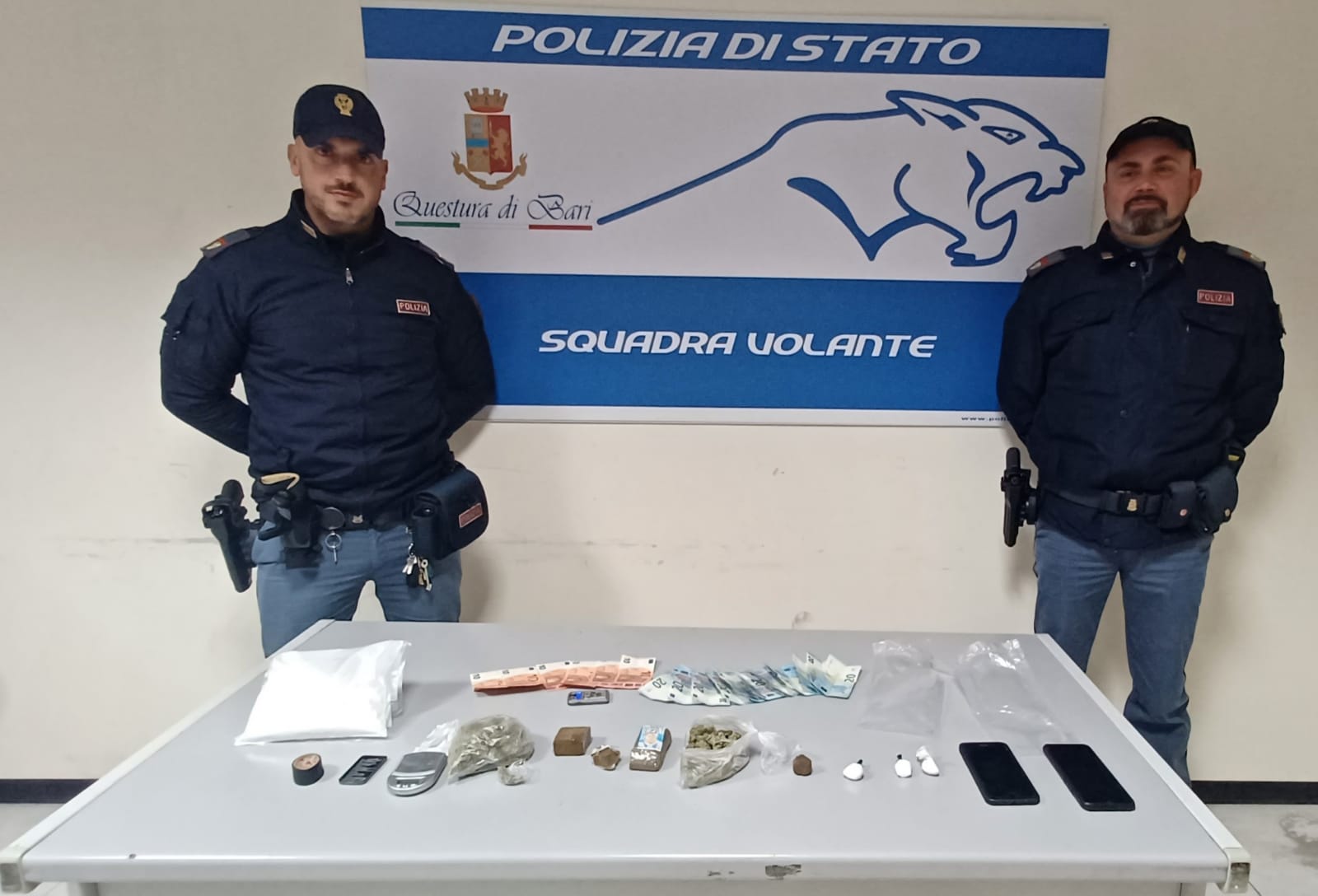 Bari: Tratto In Arresto Un 36enne Per Detenzione Ai Fini Di Spaccio Di ...